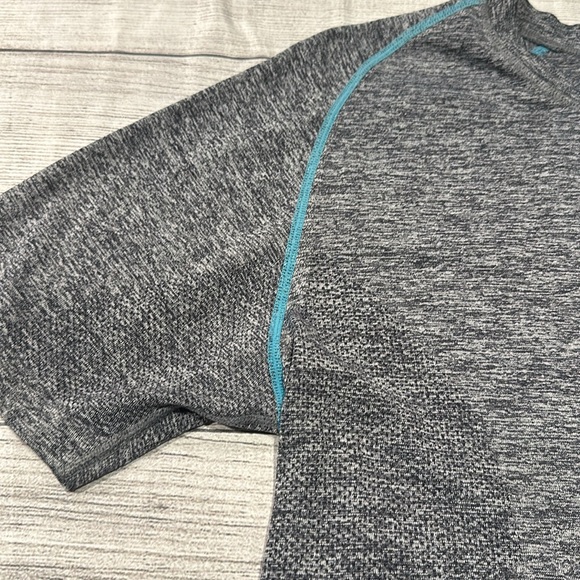 🍋Mens original Vent Tech tee with 3 bar sizing PTP approx 19”🍋 - Picture 3 of 13